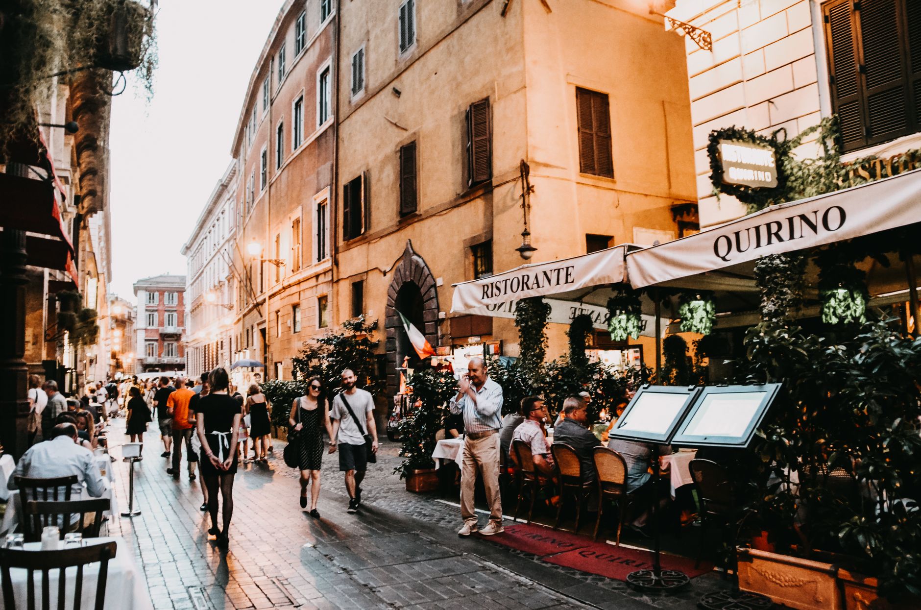 A Warm Italian Dining Experience for Friends and Family - A Warm Italian Dining Experience for Friends and Family