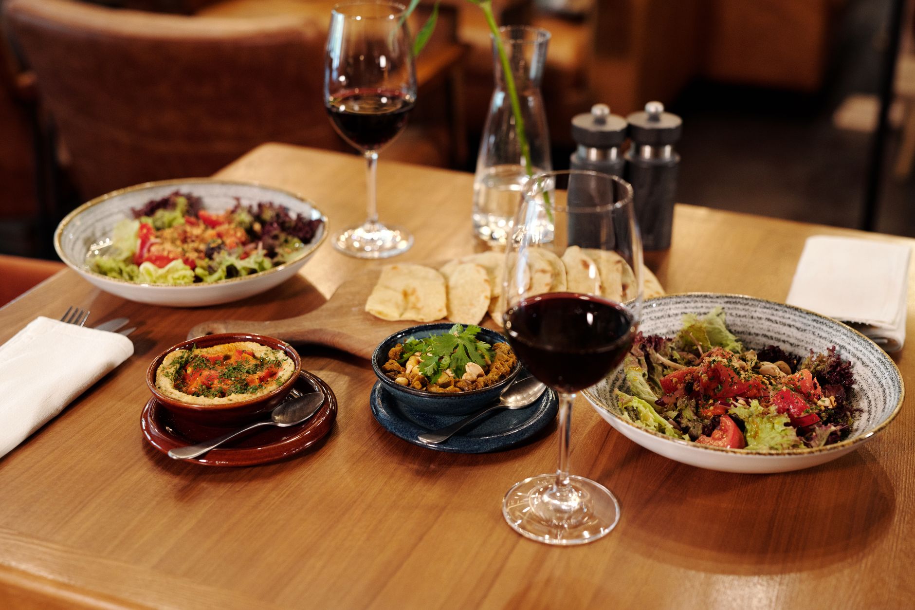 Why atmosphere matters just as much as food when dining - Why Atmosphere Matters Just as Much as the Food When Dining Out