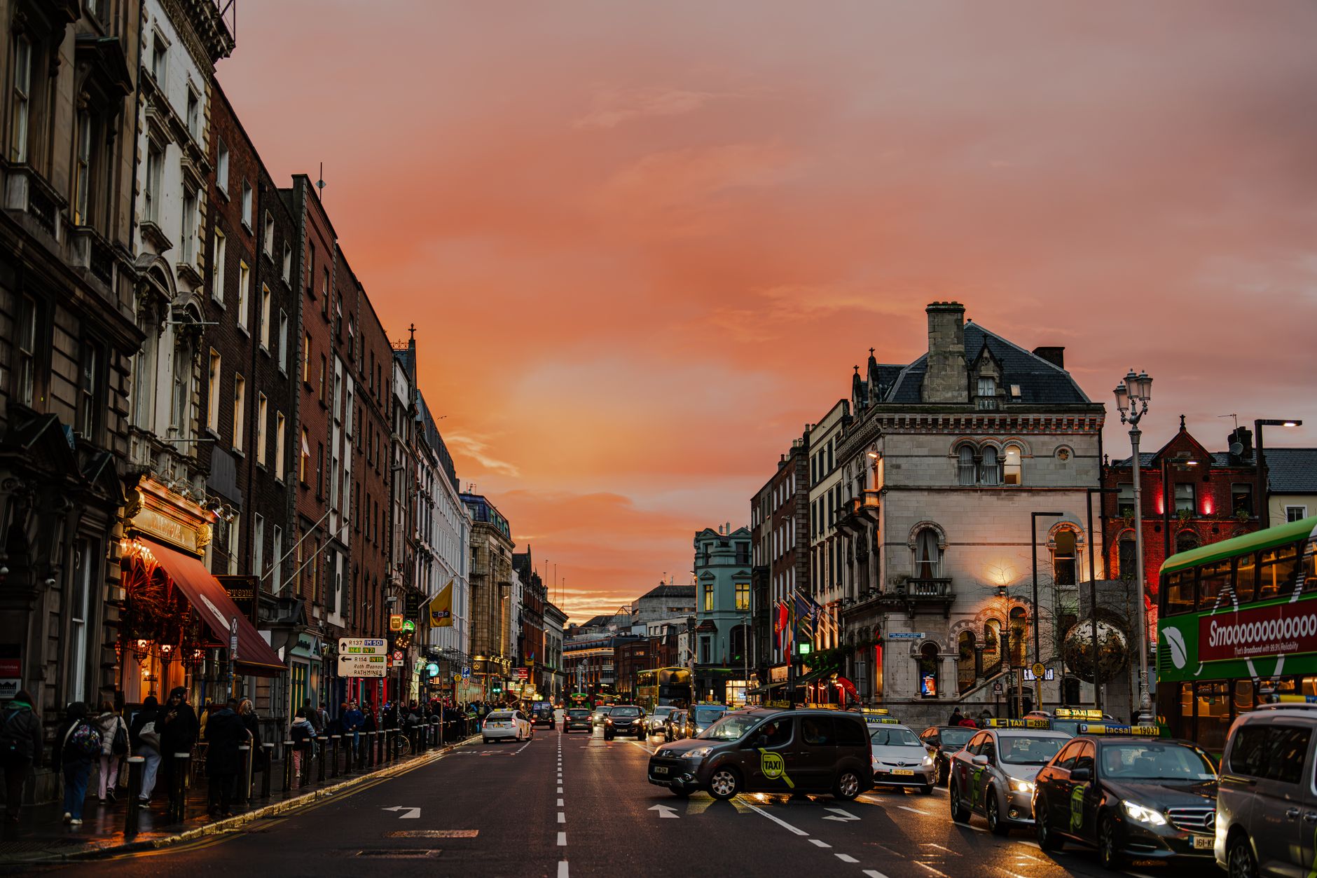 Dublin City Guide: Explore and Dine at La Caverna - From Afternoon Exploring to Evening Dining: A Dublin City Guide